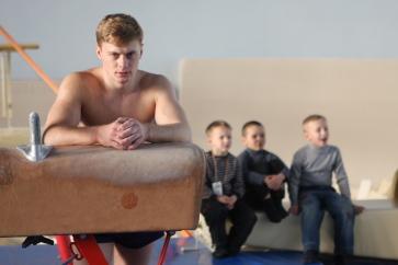 Алексей Бондаренко приехал в Вологду по приглашению вологодского центра спортивной гимнастики “СпортАрт”